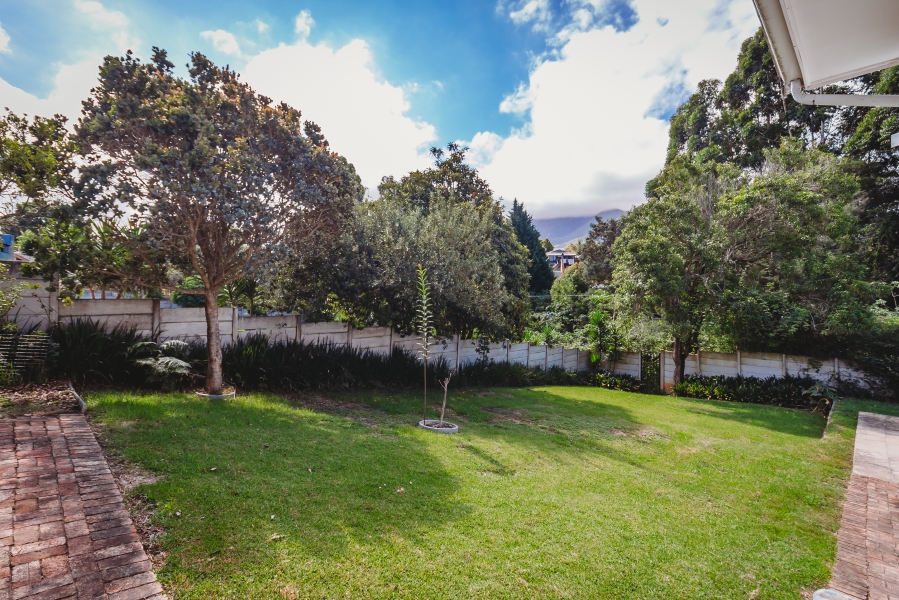 4 Bedroom Property for Sale in Twee Rivieren Western Cape